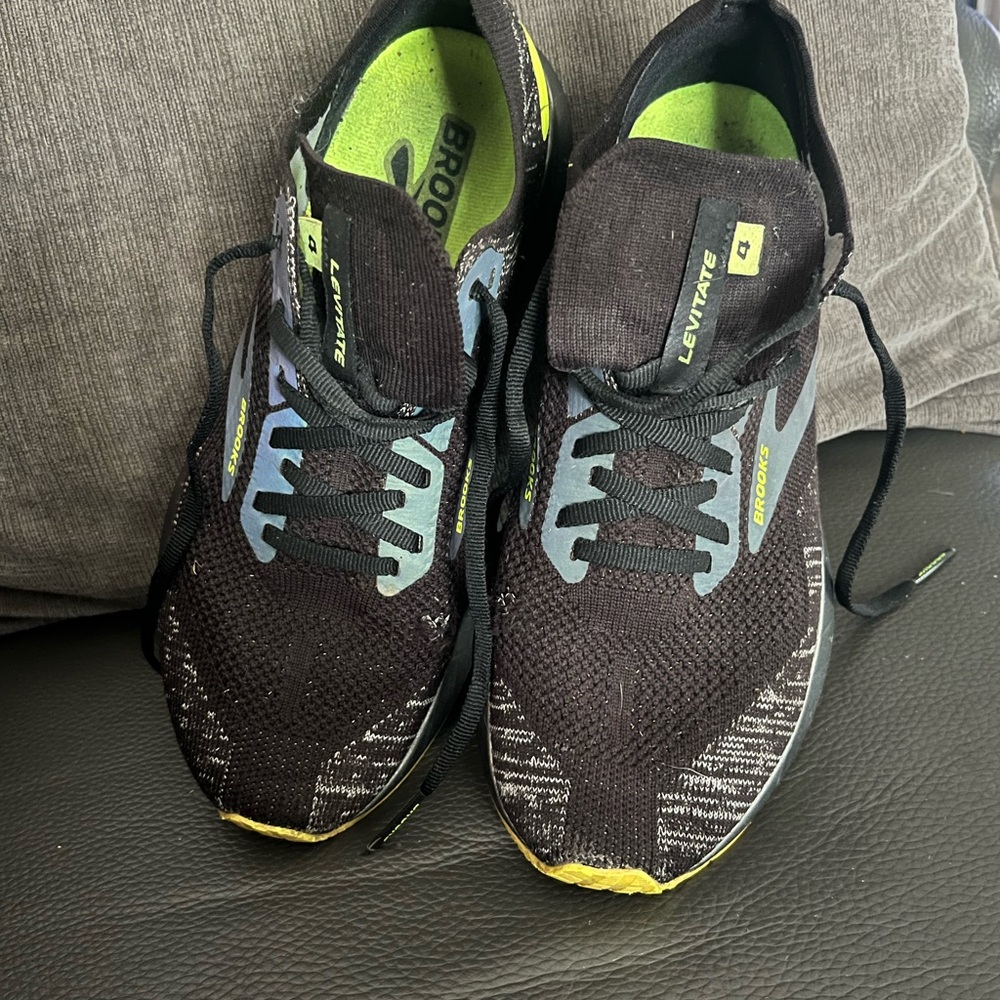 Brooks Black and Yellow Athletic Shoes with Cushioned Midsole GUC